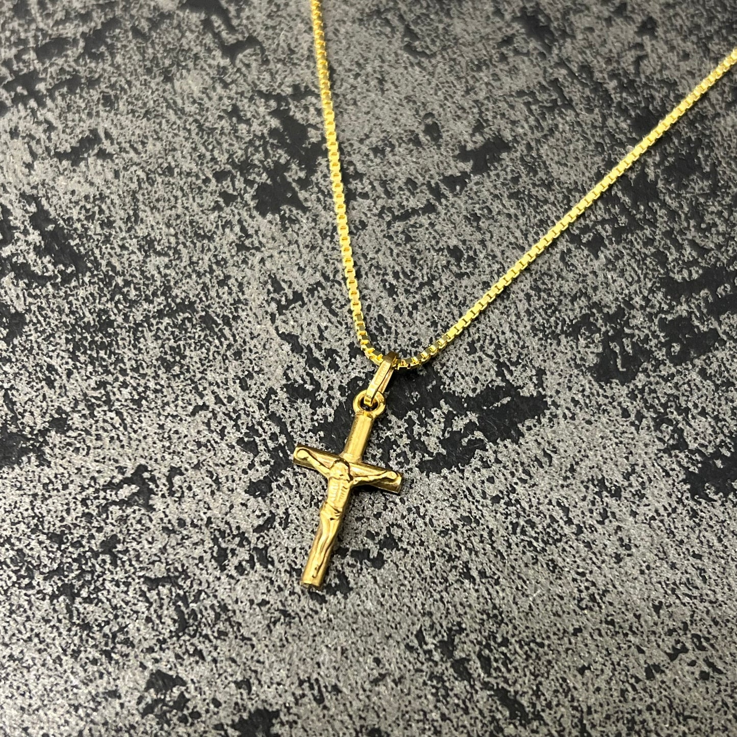 14 karaat gouden ketting met kruis