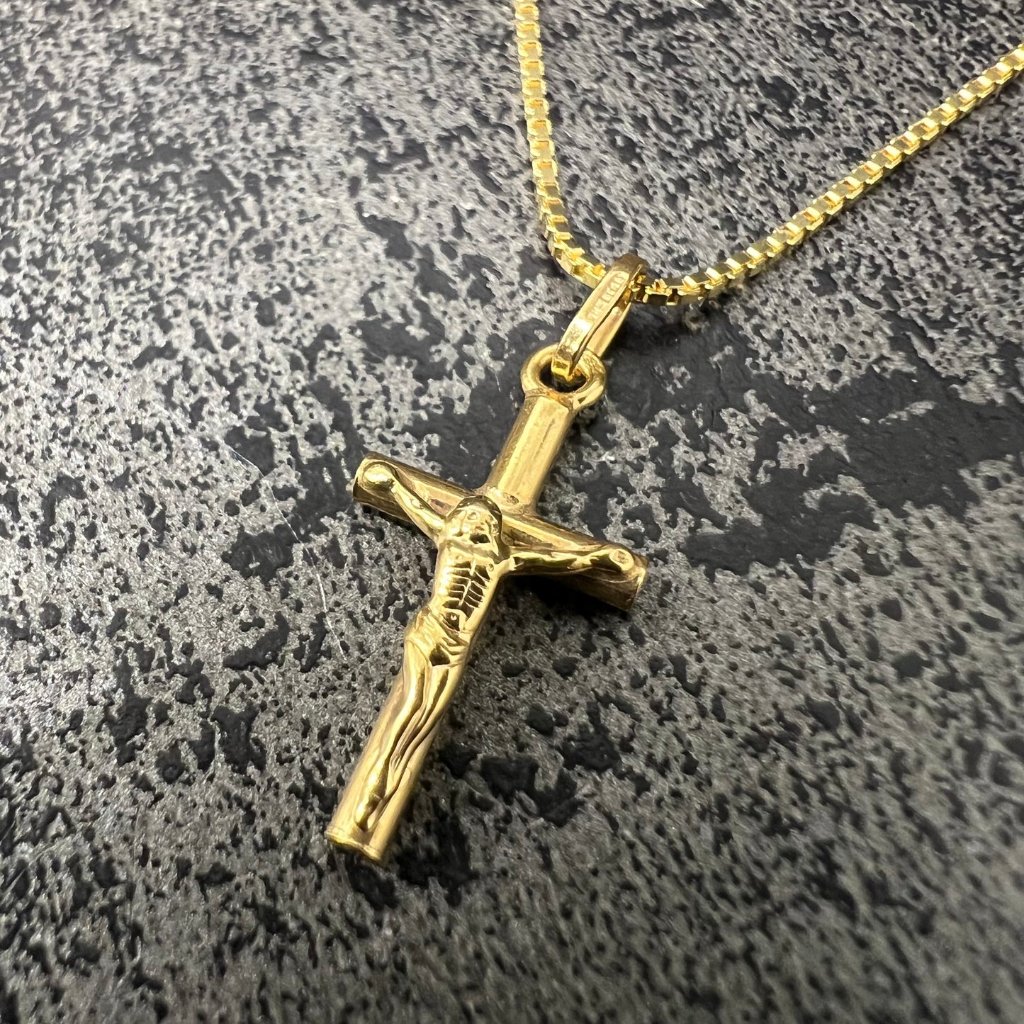 14 karaat gouden ketting met kruis