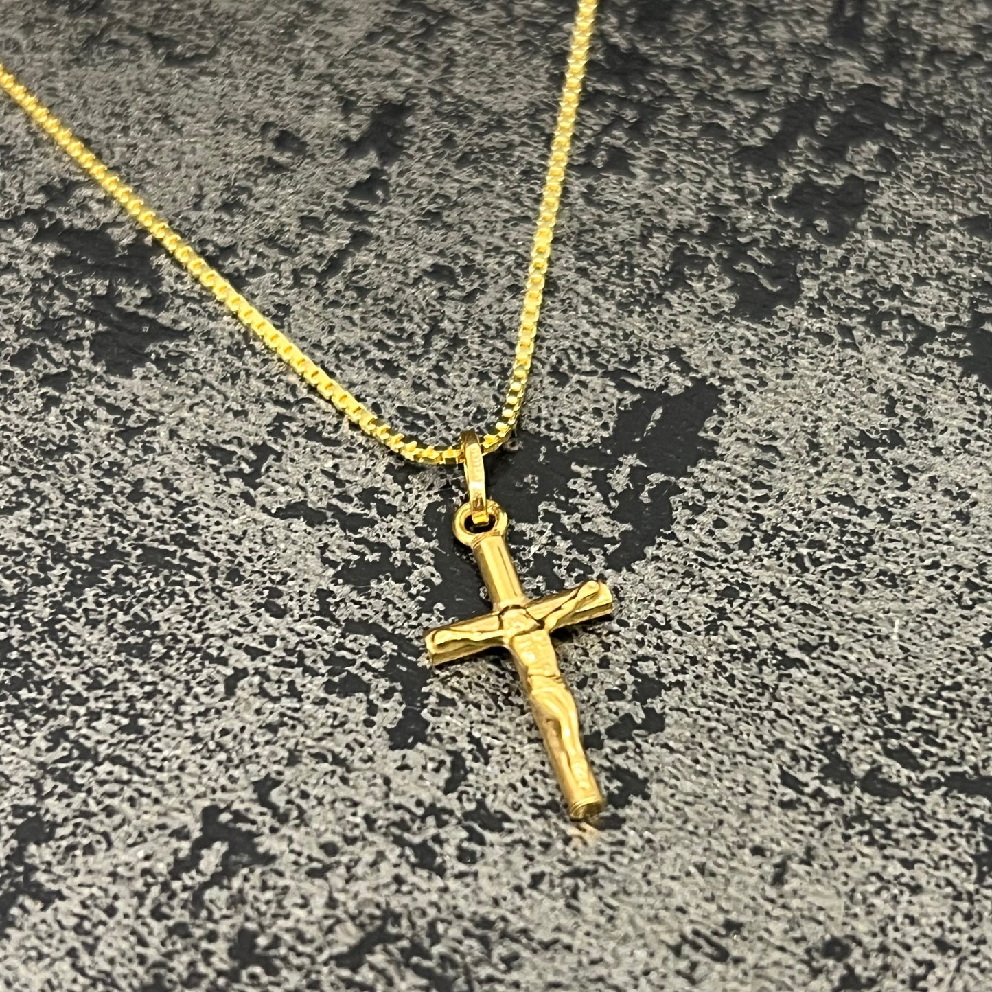 14 karaat gouden ketting met kruis