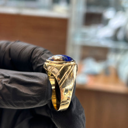 Gouden ring 14 karaat met een prachtig lapis lazuli steen