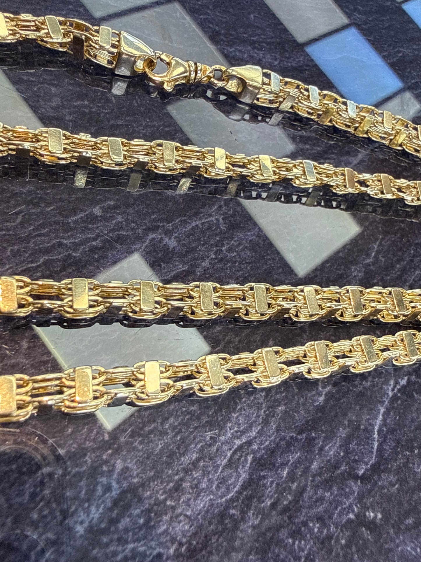Prachtige 14 karaats gouden Magnum ketting met uniek kruis