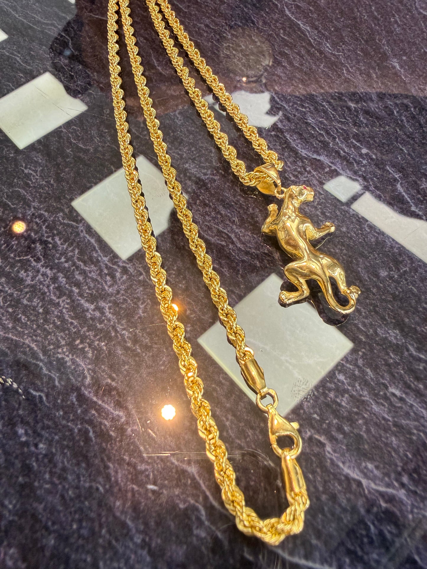 Prachtige 14 karaats gouden rope ketting met panter hanger