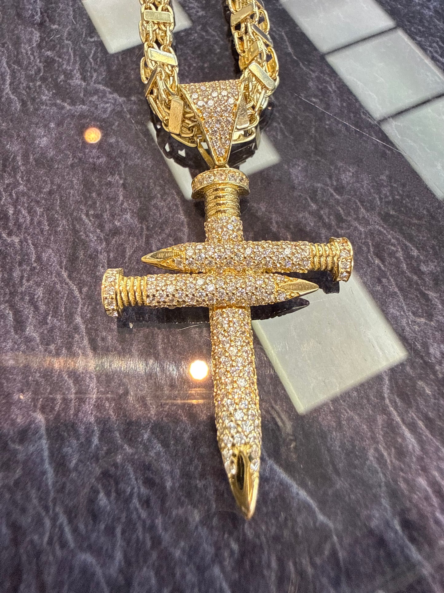 Prachtige 14 karaats gouden Magnum ketting met uniek kruis