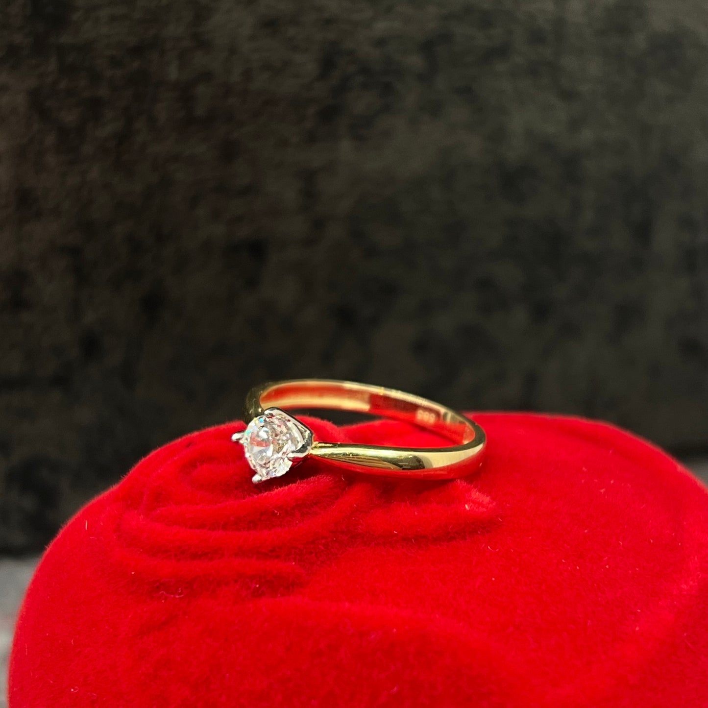 Gouden solitaire ring dames