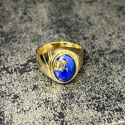 Gouden ring 14 karaat met een prachtig lapis lazuli steen
