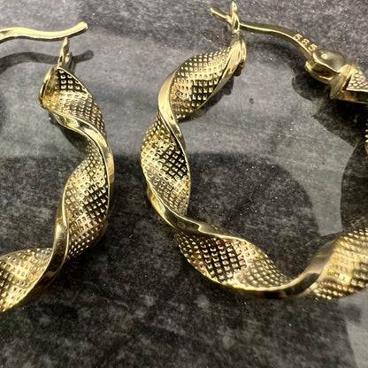 14 karaat gouden oorbellen wokkels