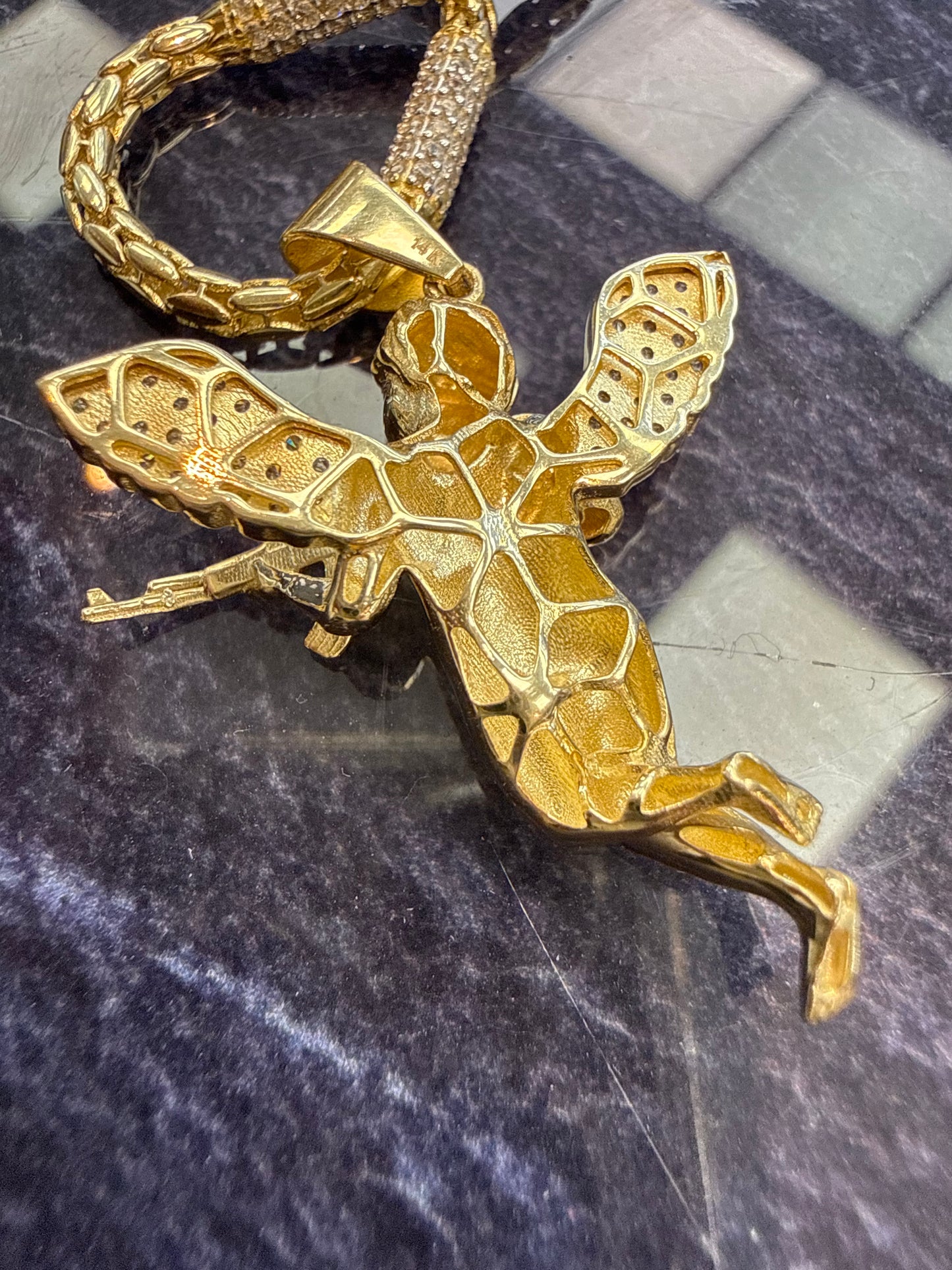 Prachtige 14 karaats gouden unieke ketting met engel hanger