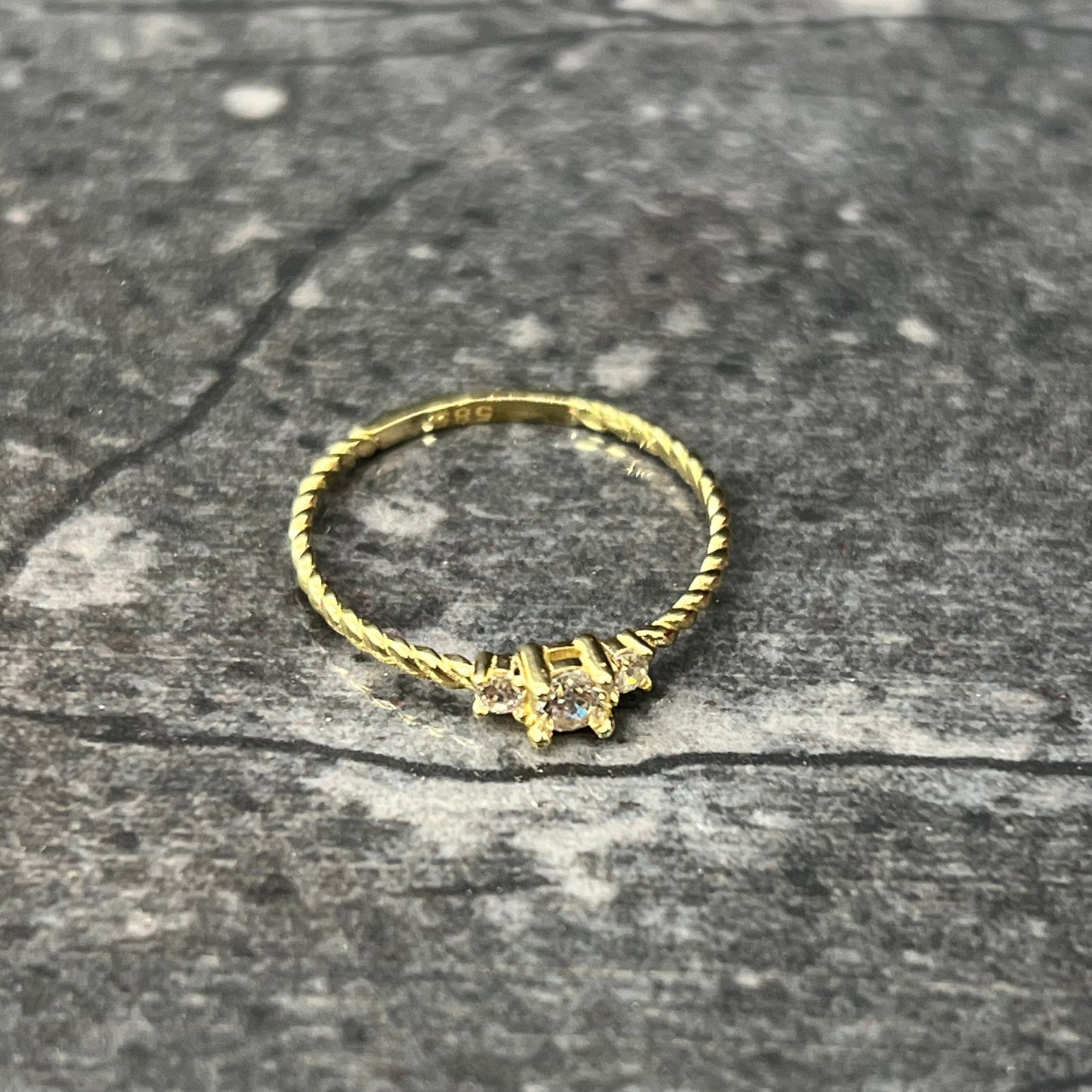 Gouden ring prachtig solitaire model