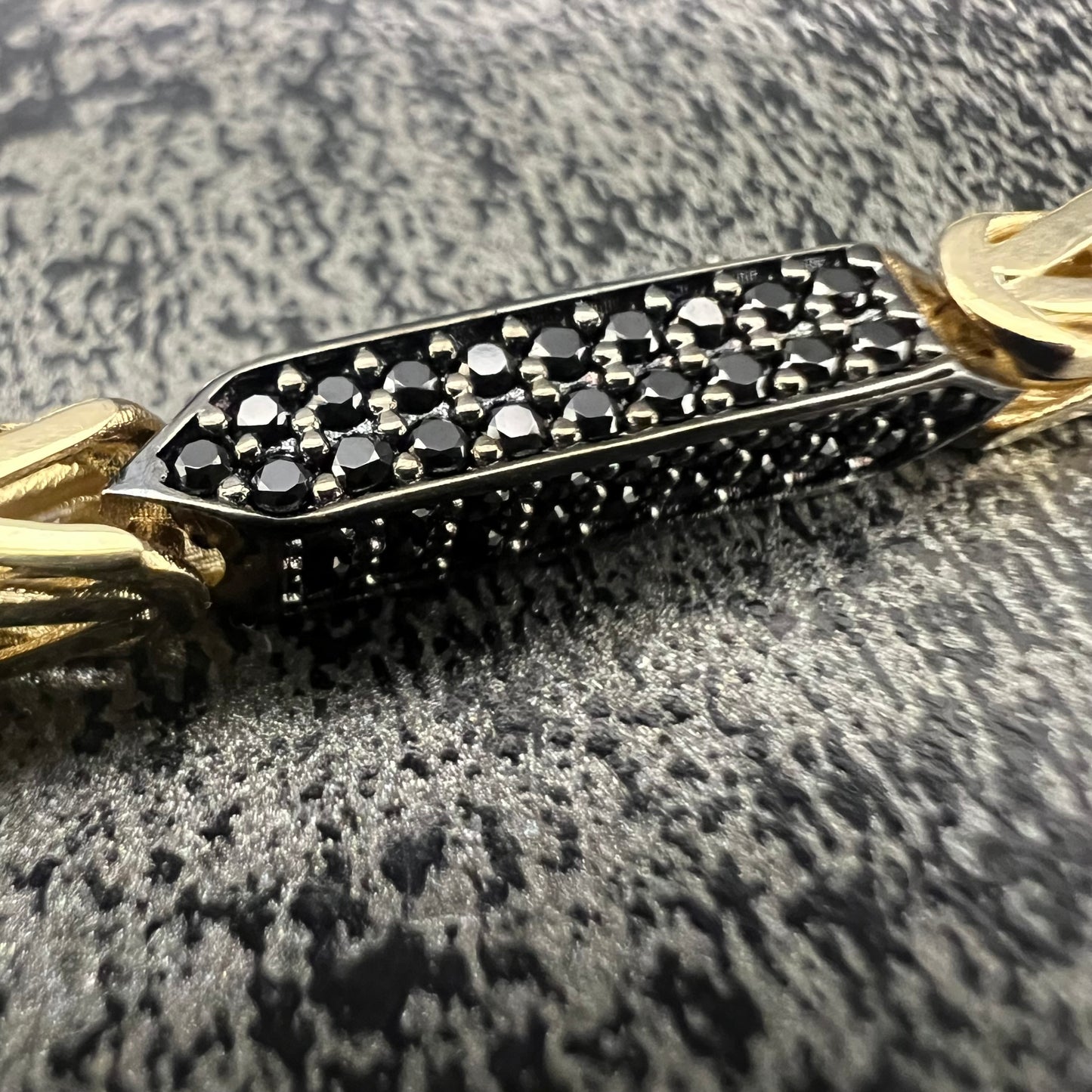 14 karaat gouden koningsketting met zwarte onyx stenen