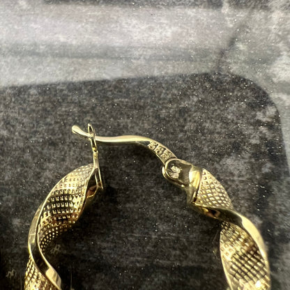 14 karaat gouden oorbellen wokkels