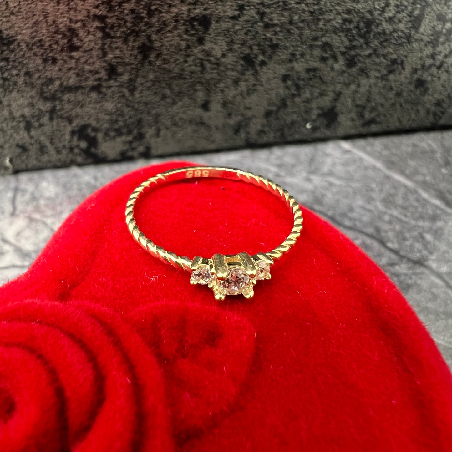 Gouden ring prachtig solitaire model