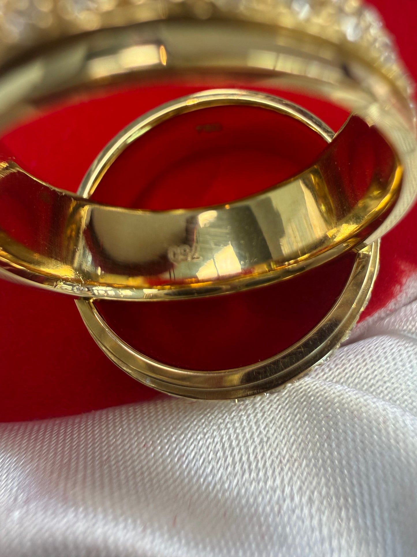 Prachtige 18 karaats gouden unieke trouwringen met vvs natuurlijke diamanten