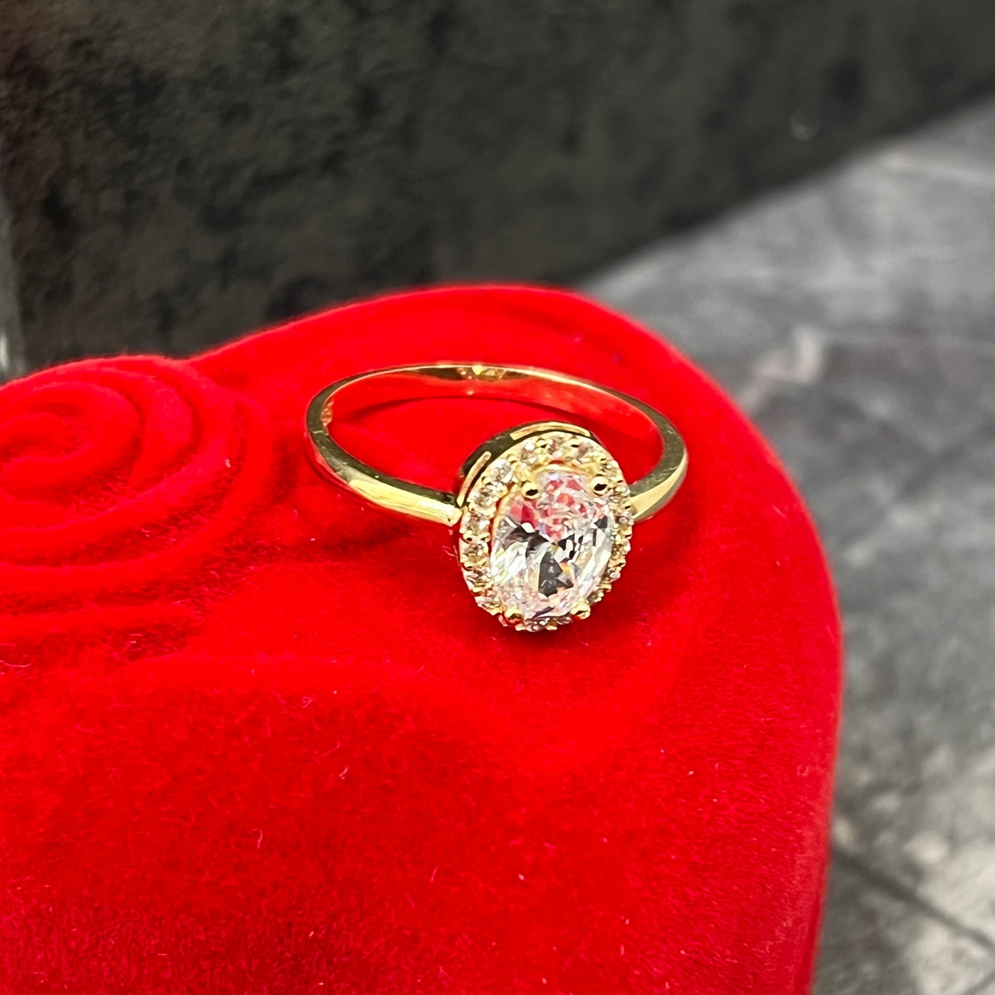 Gouden dames ring ovaal steen