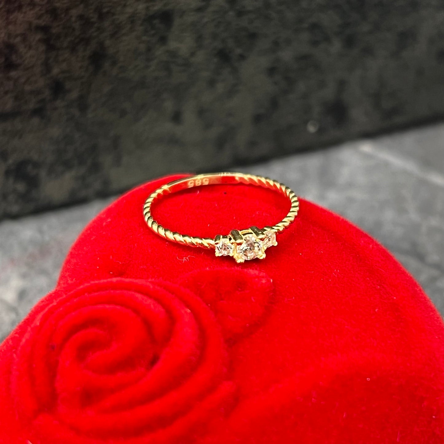 Gouden ring prachtig solitaire model