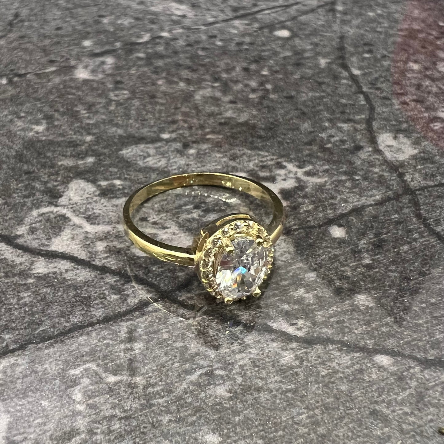 Gouden dames ring ovaal steen