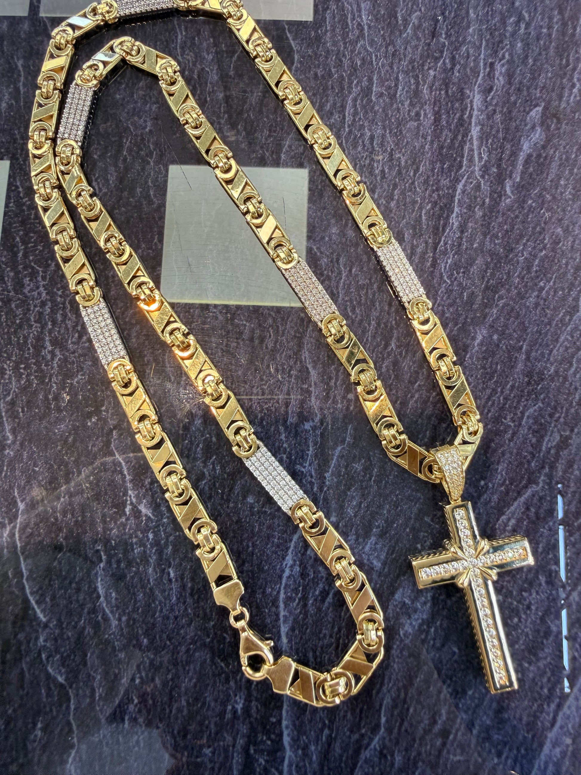 Prachtige 14 karaats gouden Valentino ketting met kruis hanger