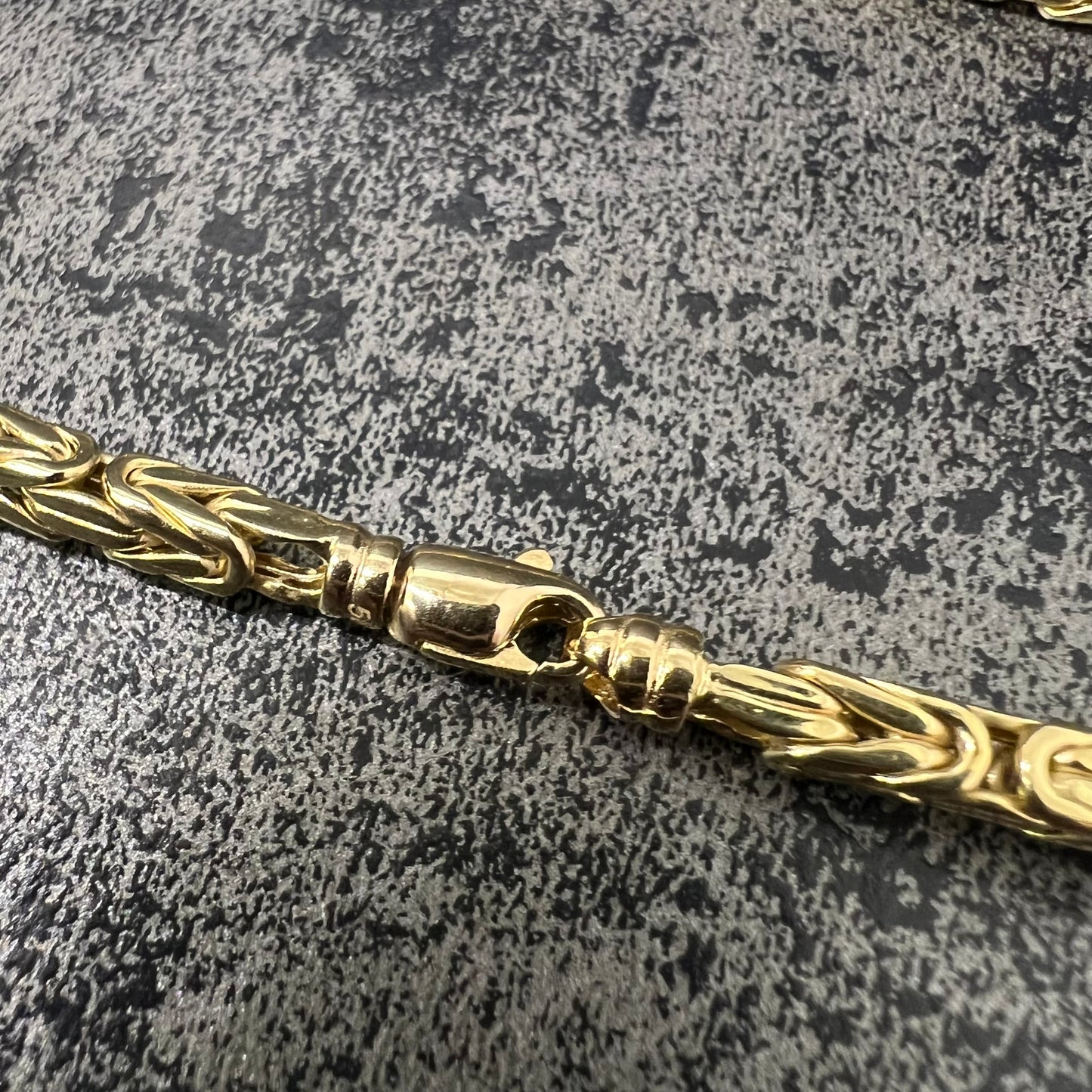 14 karaat gouden koningsketting bezet met schitterende stenen