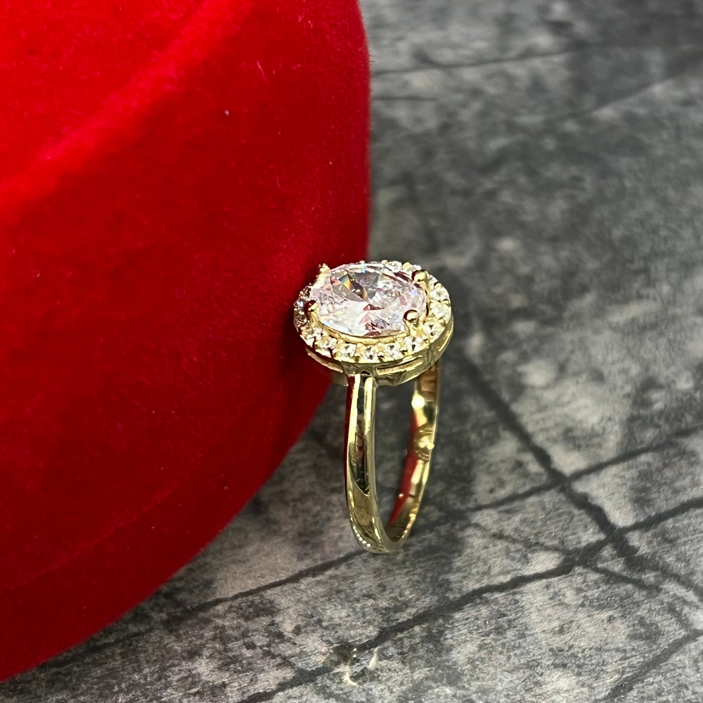 Gouden dames ring ovaal steen