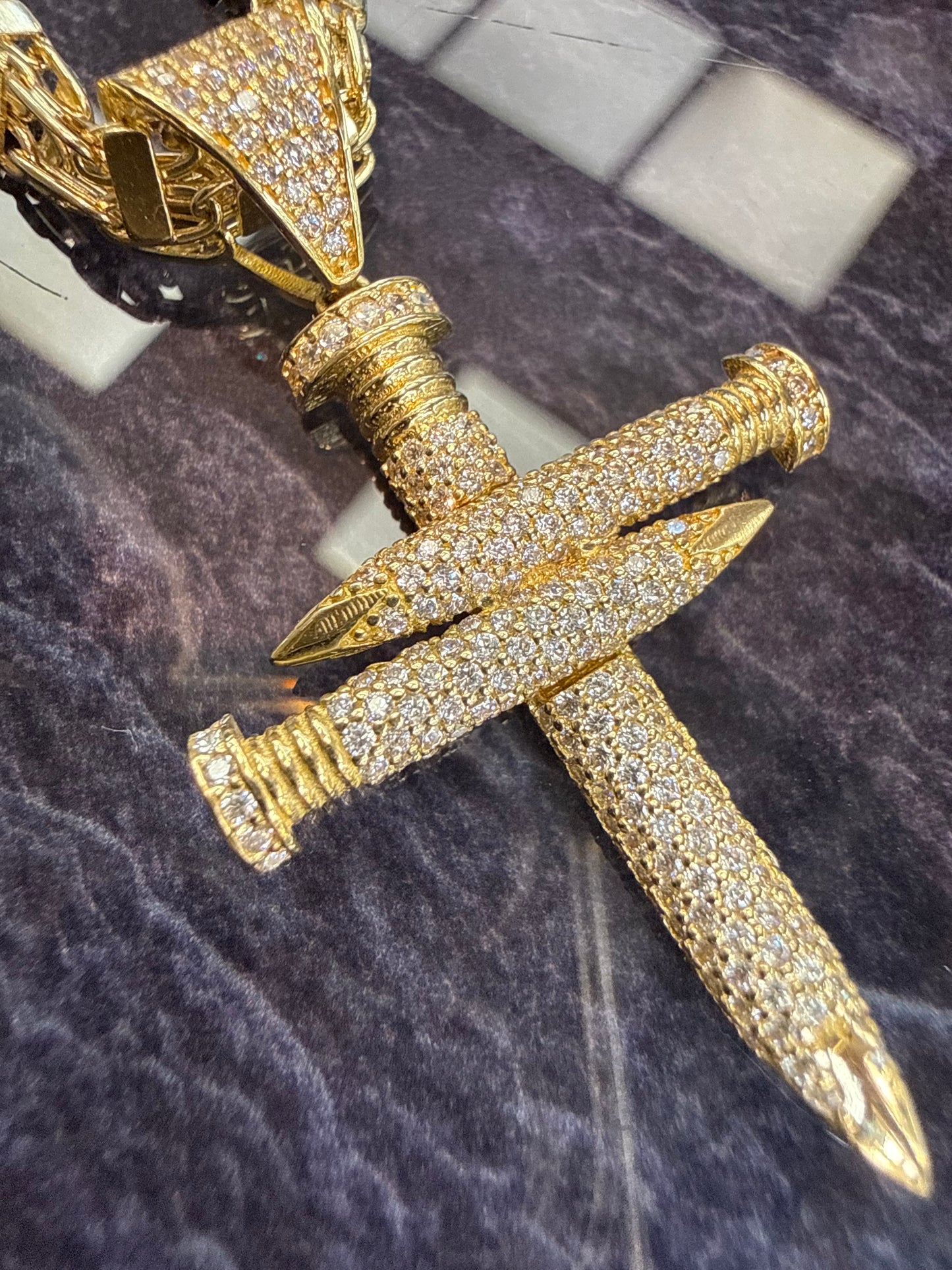 Prachtige 14 karaats gouden Magnum ketting met uniek kruis