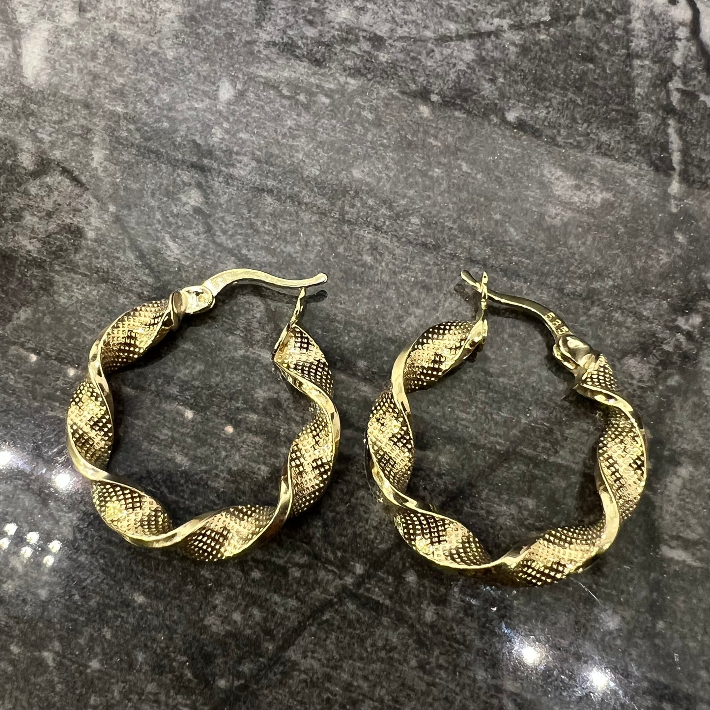 14 karaat gouden oorbellen wokkels